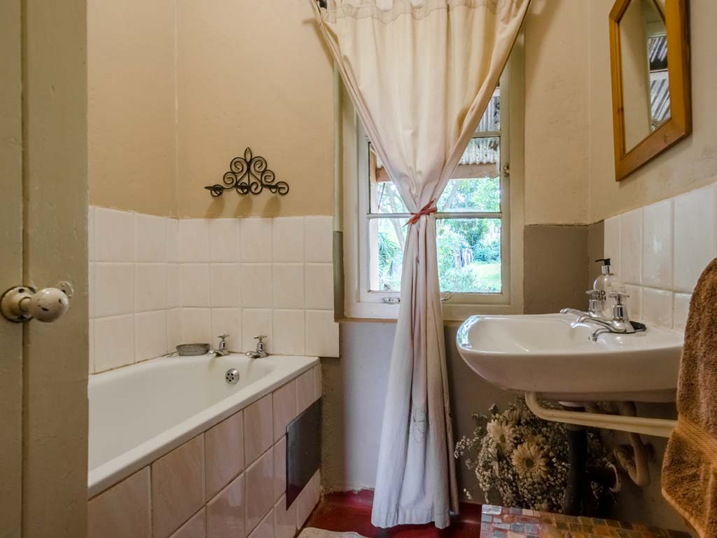 Guest House bathroom